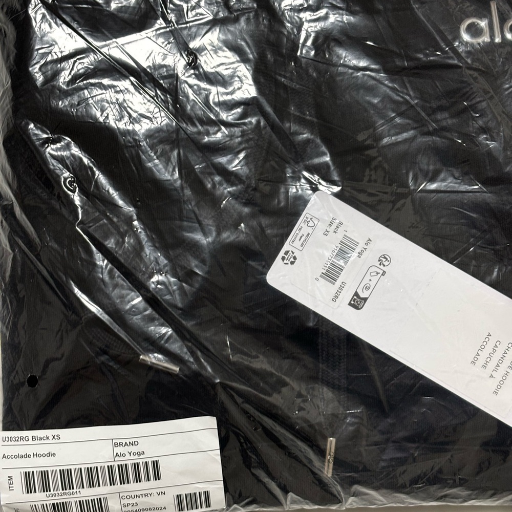 ALO Yoga Men's Dark Hoodie Sweater - Picture 6 of 6